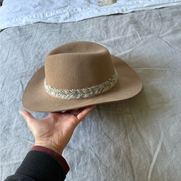 Zara Accessories - Zara Feathered Hat 🤍💙